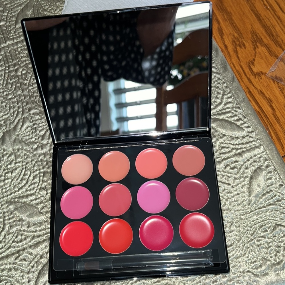 Ish Lip Statement Palette NWT